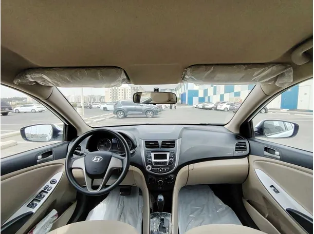 Car image 17