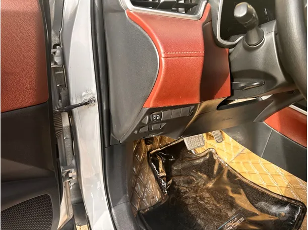 Car image 26