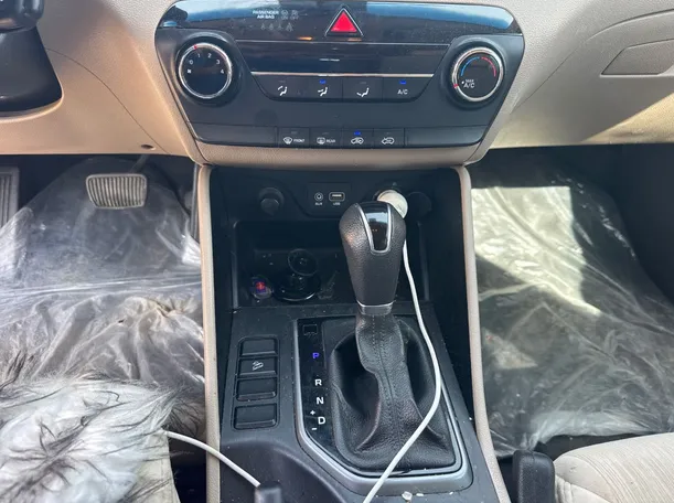 Car image 15