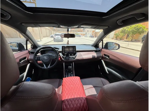 Car image 14