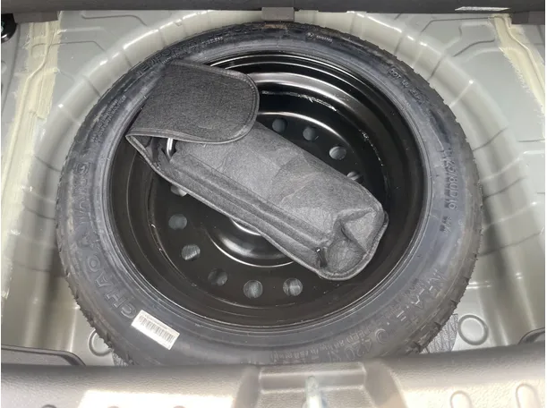 Car image 24