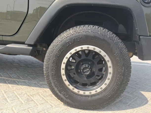 Car image 9