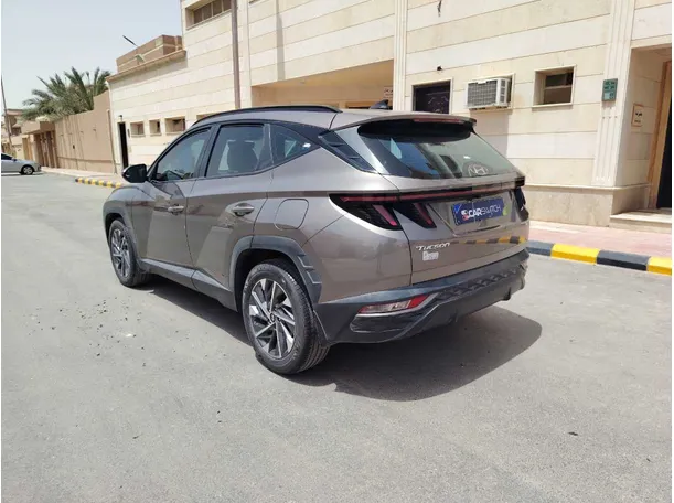 Car image 7