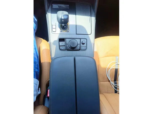 Car image 24