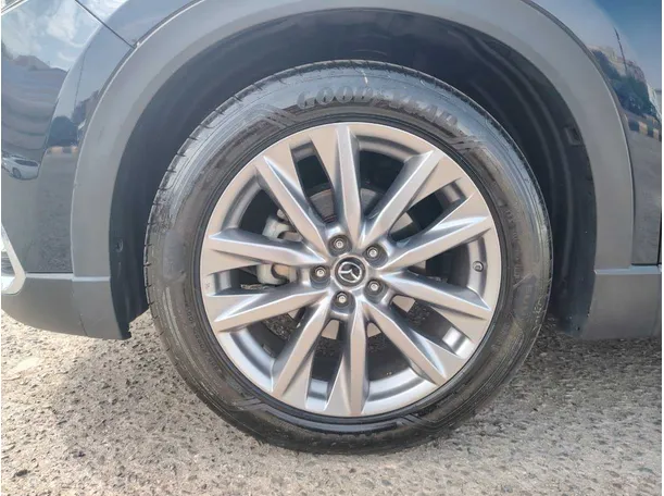 Car image 9