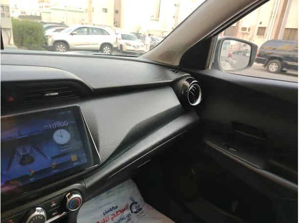 Car image 32