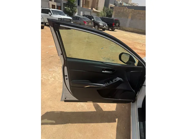 Car image 10