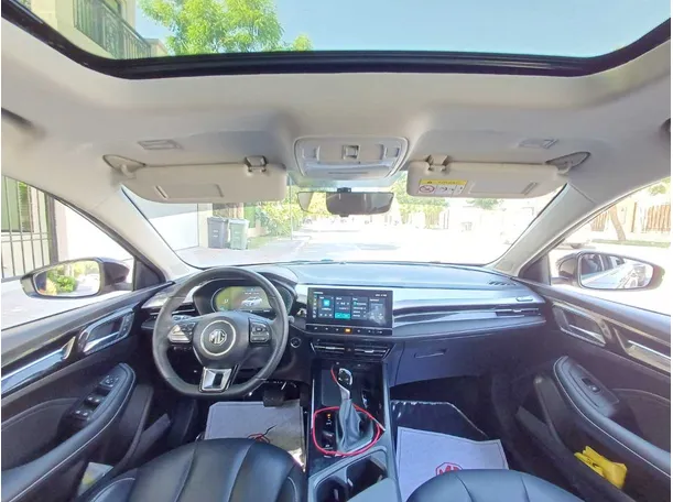 Car image 19