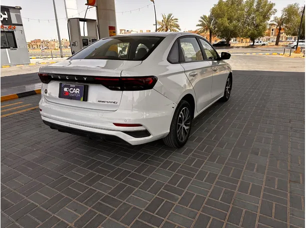 Car image 5