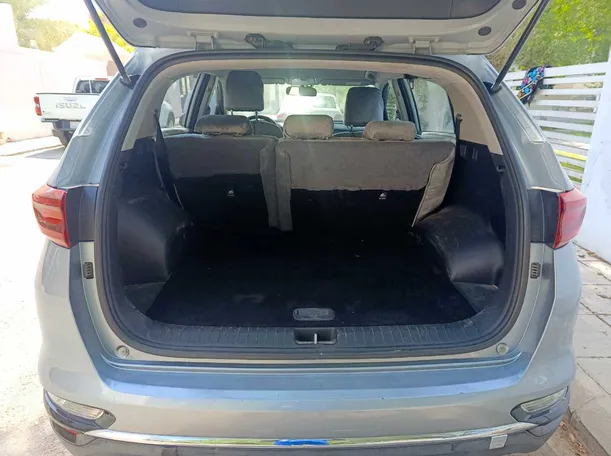Car image 26