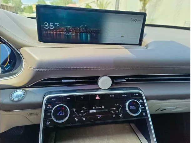 Car image 25