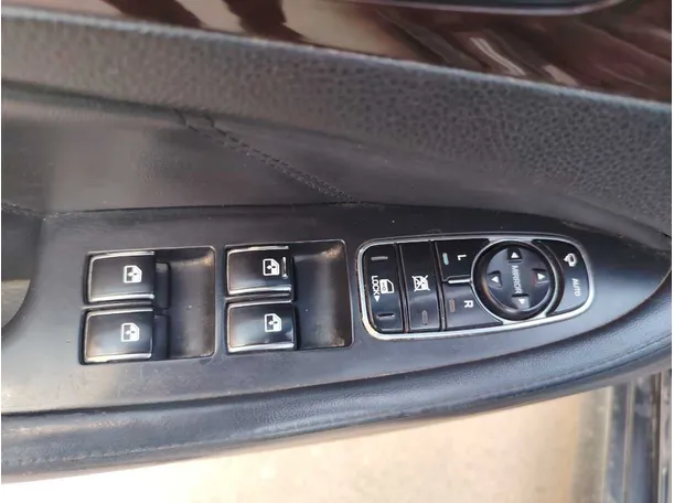 Car image 27