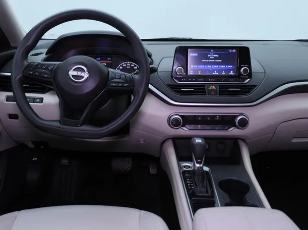 Car image 15