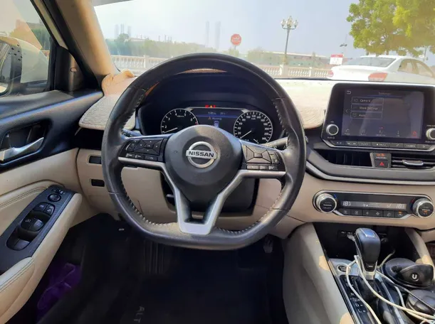 Car image 17