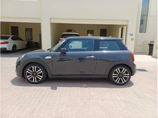 Car image 8