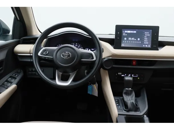 Car image 15