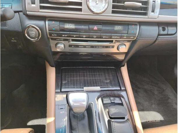 Car image 26