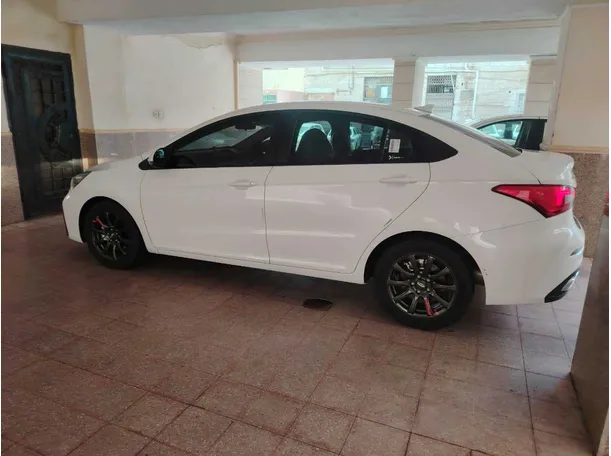 Car image 7