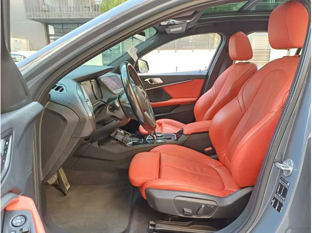 Car image 12