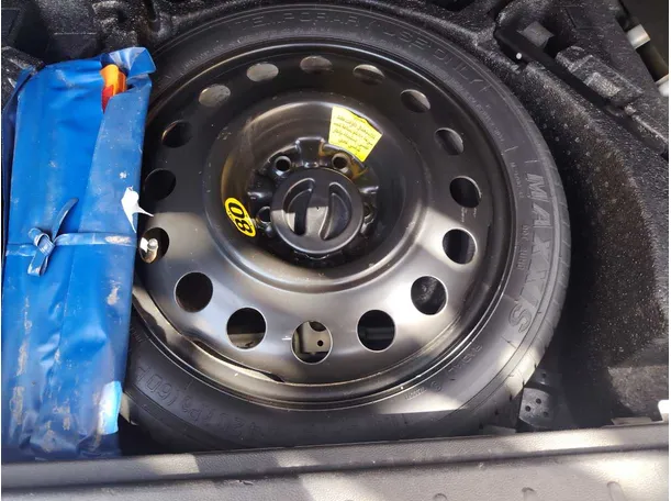 Car image 26
