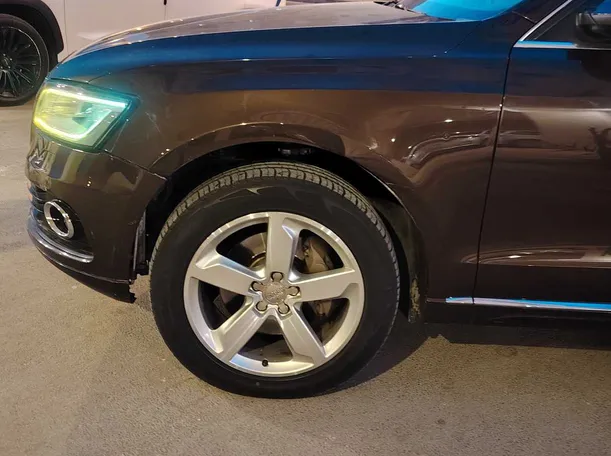 Car image 9