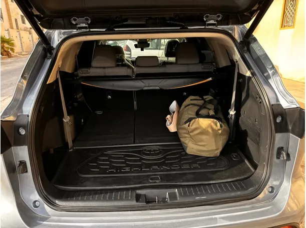 Car image 23