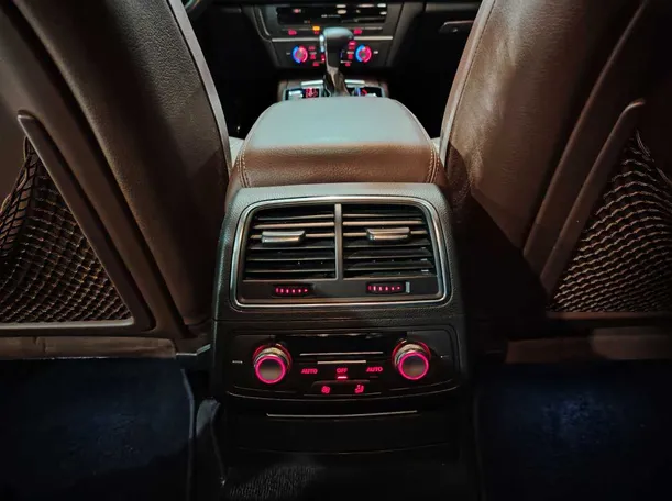 Car image 35