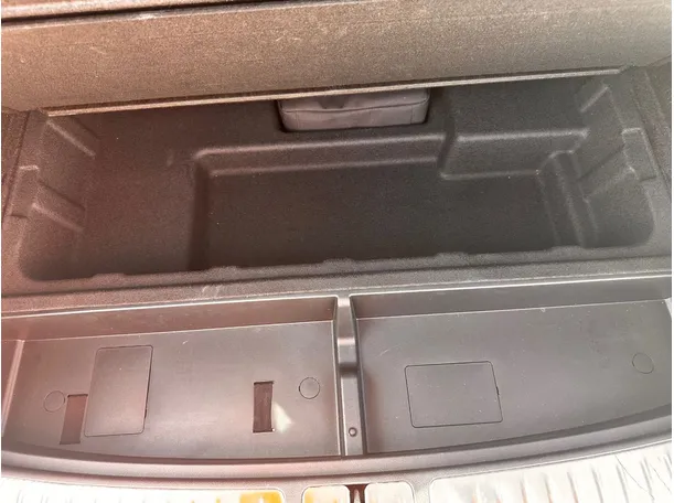 Car image 27