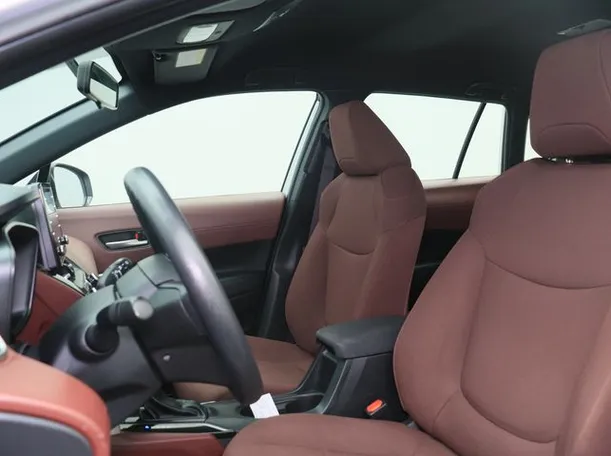 Car image 8
