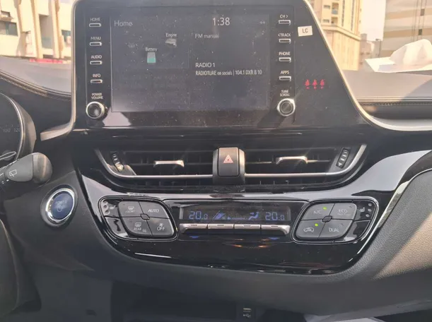 Car image 19