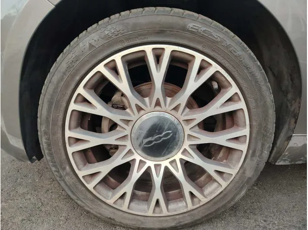 Car image 12