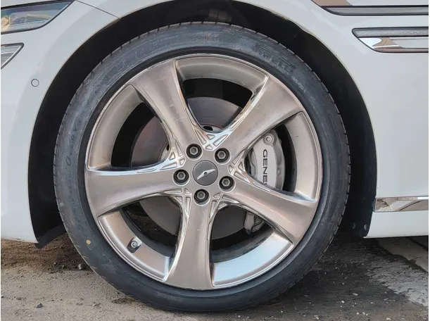 Car image 10