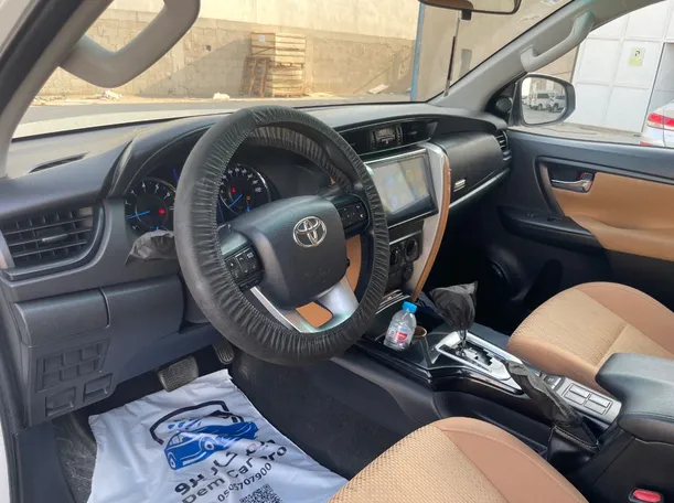 Car image 11