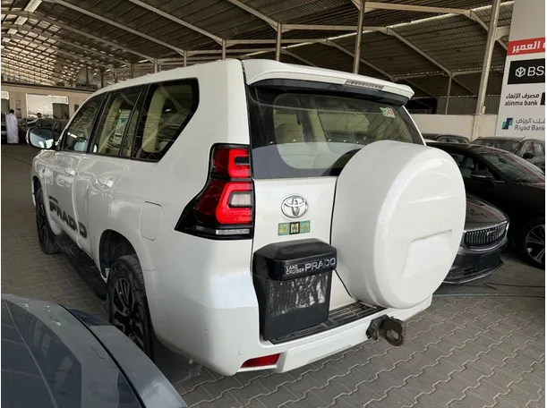 Car image 7