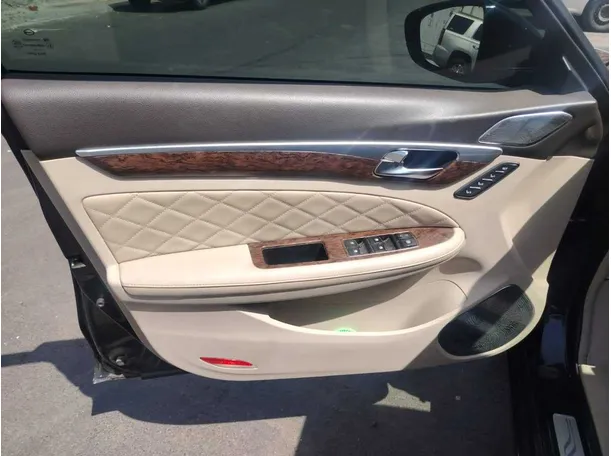 Car image 34