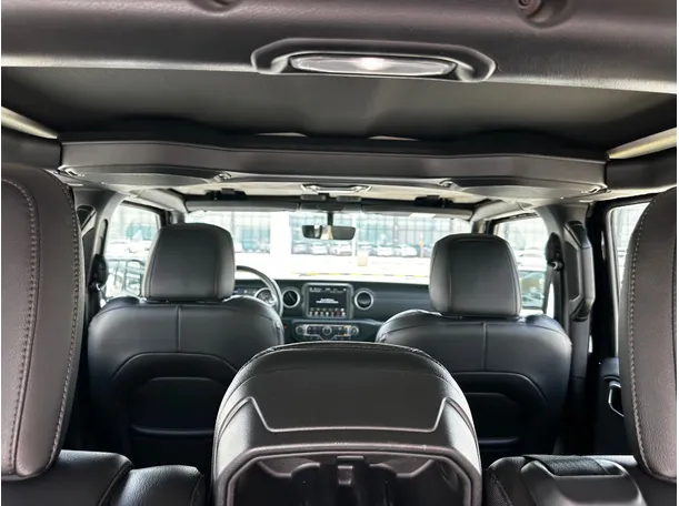 Car image 24
