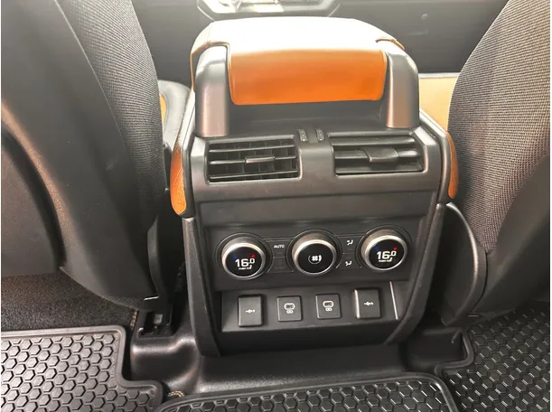 Car image 27