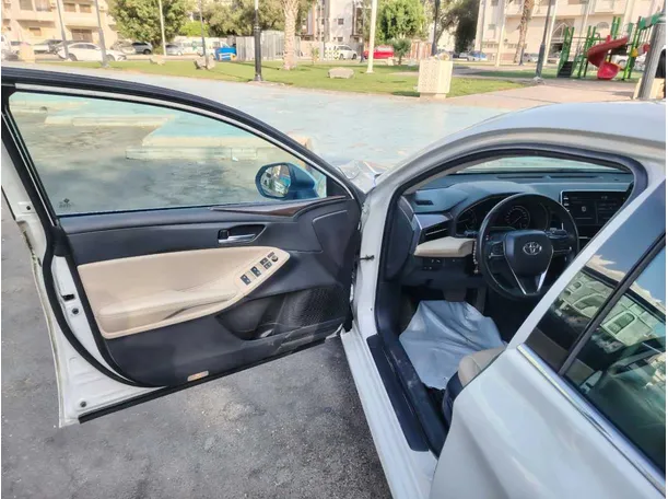 Car image 11