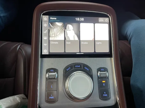 Car image 27