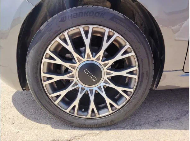 Car image 10