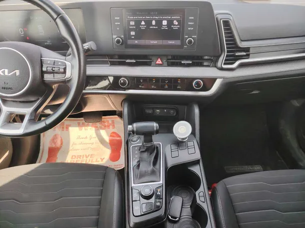 Car image 19