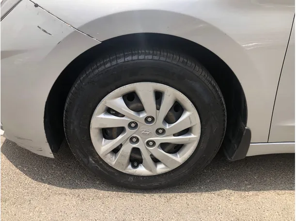 Car image 10