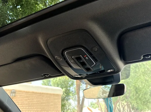 Car image 25