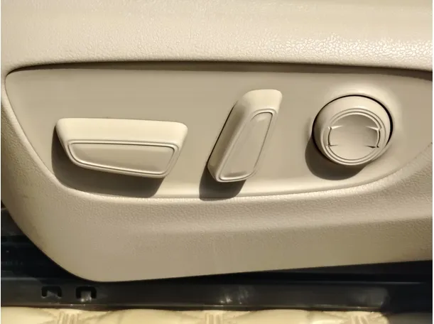 Car image 33