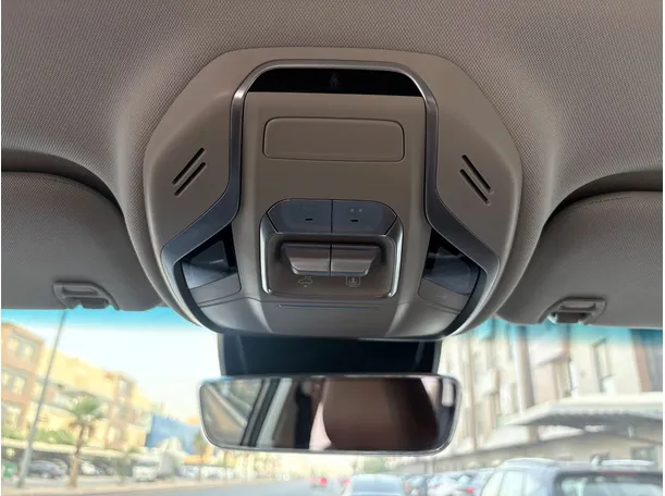 Car image 27