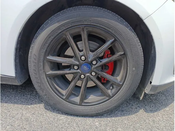 Car image 9