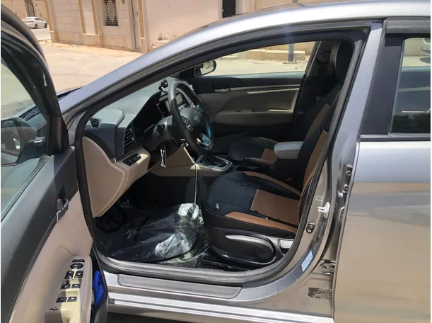 Car image 12