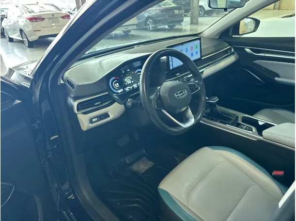 Car image 14