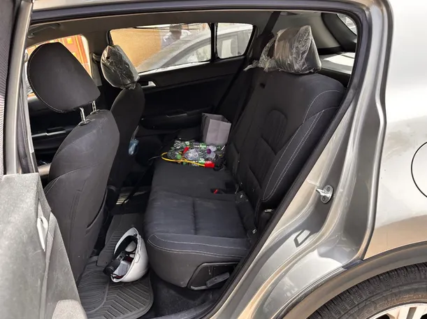 Car image 13