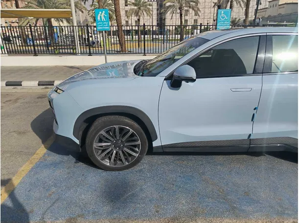 Car image 9